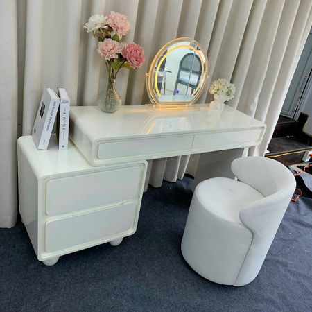 Bàn trang điểm ghế tròn xoay