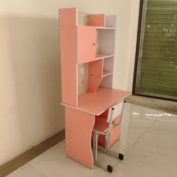 Bàn học sinh nhỏ kèm ghế màu hồng