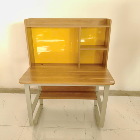 Bàn học sinh chân sắt giá sách vàng