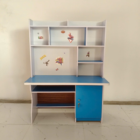 Bàn học sinh kèm giá sách màu xanh dương 1m2