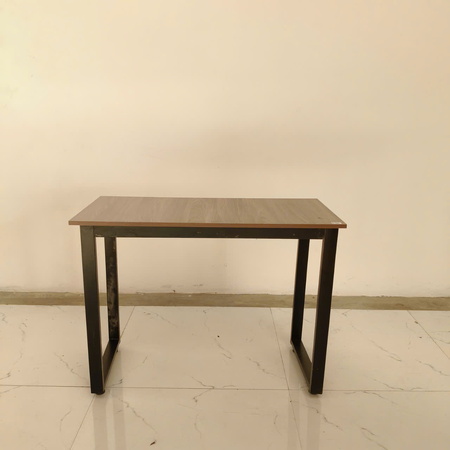 Bàn làm việc chân chữ U