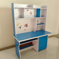 Bàn học sinh kèm giá sách màu xanh dương 1m2