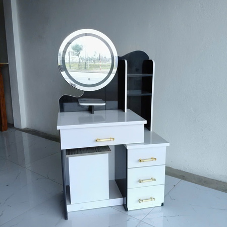 Bàn phấn nhựa - đen trắng