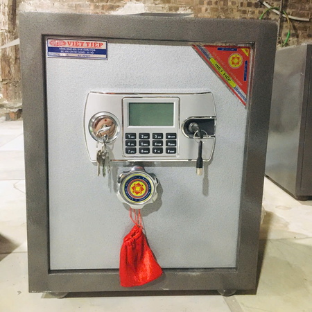 Két sắt điện tử 250