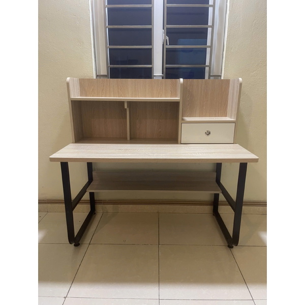 Bàn học chân sắt ngăn kéo
