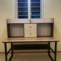 Bàn học chân sắt ngăn kéo giữa
