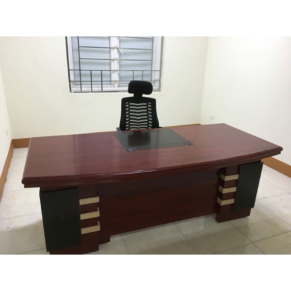Bàn giám đốc m8 2 cục trang trí
