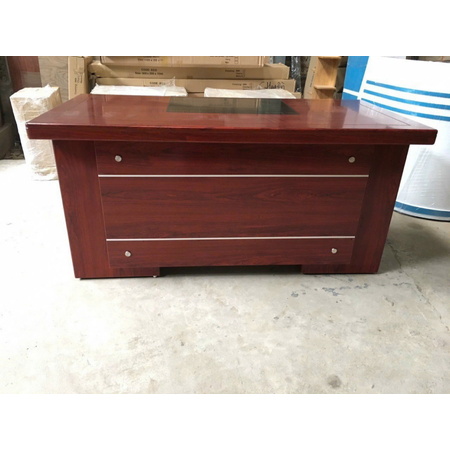 Bàn giám đốc m4 kẻ ngang