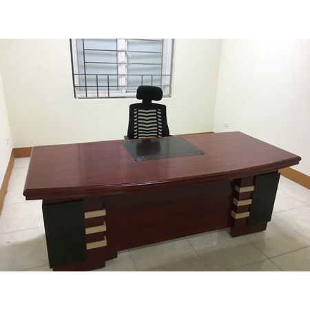 Bàn giám đốc m8 2 cục trang trí