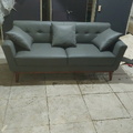 Văng sofa da màu xanh ghi chân gỗ 1m8
